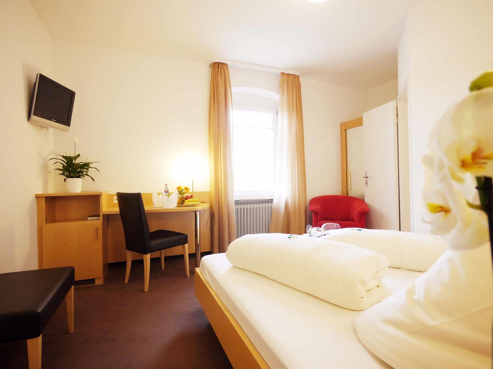 ווגטסבורג Kreuz-Post Hotel-Restaurant-Spa מראה חיצוני תמונה